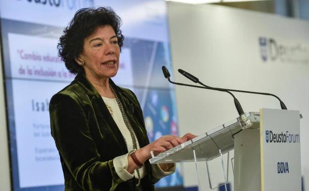 Celaá defiende un «nuevo modelo educativo» para un mundo plagado de robots