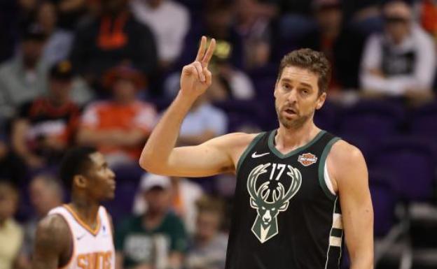 Gasol debuta con derrota en los Bucks