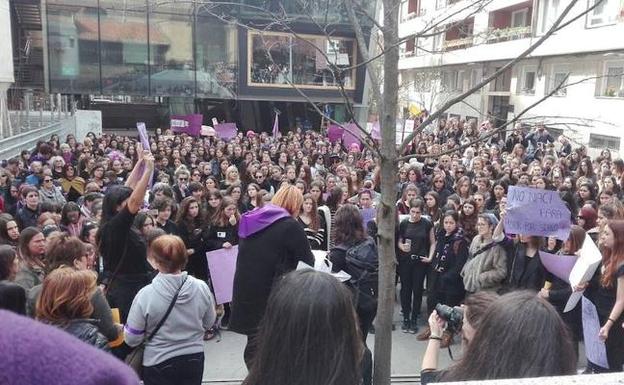 La comarca se tiñe mañana de morado para promover la igualdad