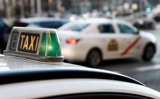 Las denuncias por persecuciones y amenazas recrudecen la guerra en el taxi en Bizkaia