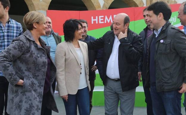 Ortuzar recuerda a Sánchez y Casado que están donde están, «en gran medida, por el PNV»