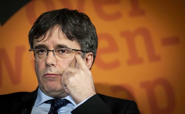 Puigdemont radicaliza las listas de JxCat y aleja la alianza con el PNV
