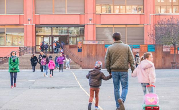 «Mi hijo viene al cole a ver si hay suerte y algún profesor da clase»