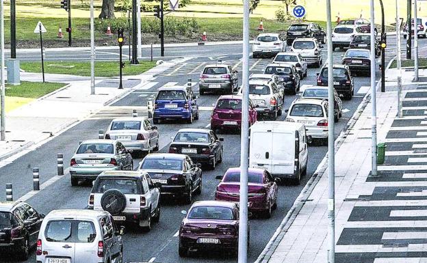 Vitoria descarta restringir el acceso en coche a la ciudad como propone el Gobierno vasco