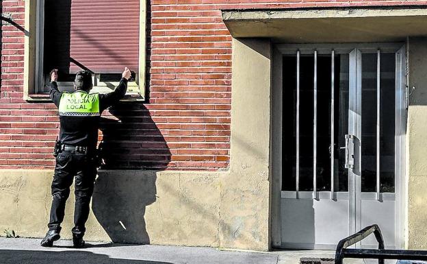 Vecinos alertan de un nuevo intento de 'okupación' en pisos de Aretxabaleta