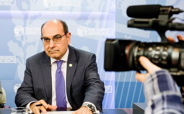 Darpón dimite acosado por el escándalo de la OPE de Osakidetza y su sustituta será Nekane Murga