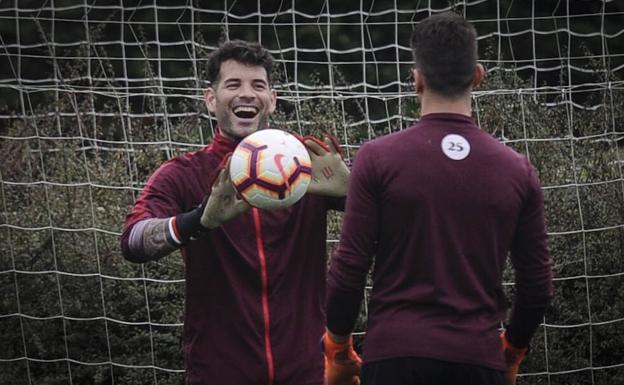 «Si Ter Stegen hace un pase es top; si lo hago yo es arriesgado»