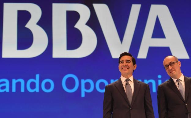 BBVA se relacionará con la mitad de sus clientes vía móvil