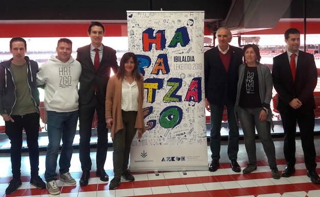 Alex Sardui, Eñaut Elorrieta y Zuriñe Hidalgo ponen voz a la canción del Ibilaldia 2019