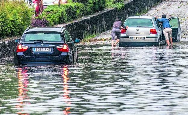 Vitoria asumirá la limpieza de los sumideros para evitar balsas en 55 puntos conflictivos