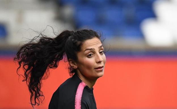 Nadia Nadim, de fugarse de los talibanes a la cima del fútbol femenino