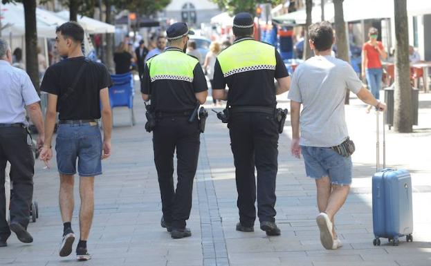 Comerón plantea abrir una comisaría en el centro y recuperar la Policía de Barrio