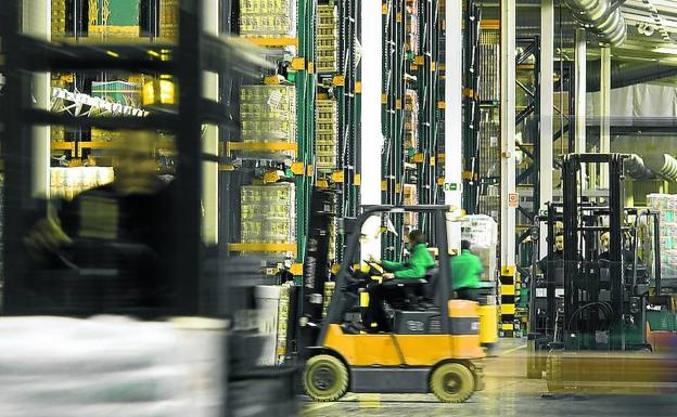 Los costes laborales de Euskadi superan en 1.000 euros a los de Extremadura