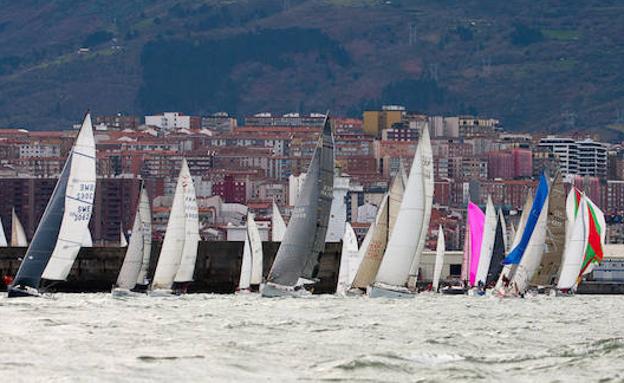 El VI Trofeo EL CORREO de vela, en su recta final