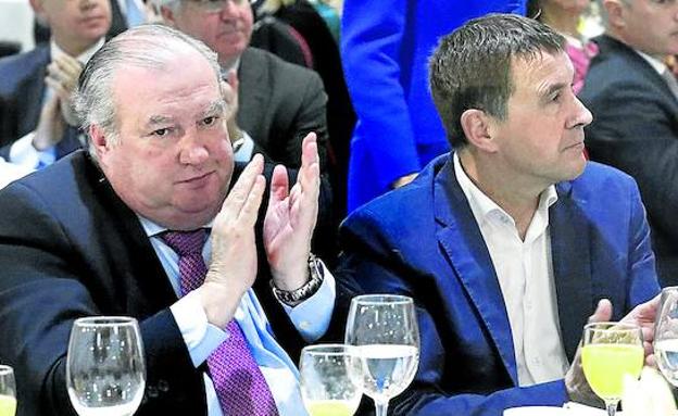 Otegi busca un hueco en la agenda oficial