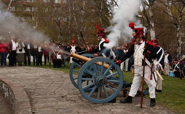 Napoleón regresa de nuevo a su cita en el parque de Arriaga