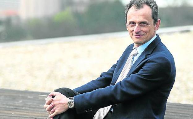 «La escuela tendría que enseñar que la verdad existe, que no todo es opinable»