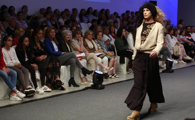 Las tendencias primaverales se suben a la pasarela en Vitoria