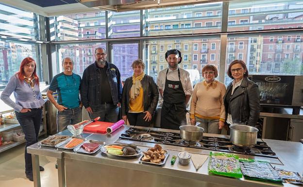 Suscriptores de EL CORREO on+ disfrutaron de un curso de sushi y de la experiencia 'Menú vasco'