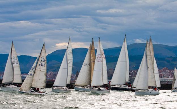 El VI Trofeo El Correo de vela llega a su última jornada