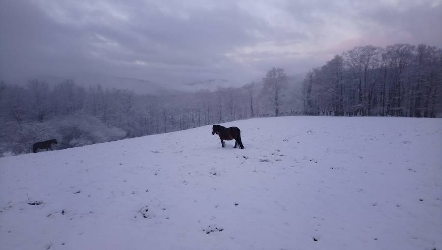 La nieve vuelve a Urkiola en primavera