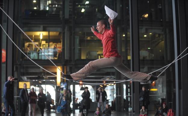 Lars Lindegaard 'vuela' en la Alhóndiga