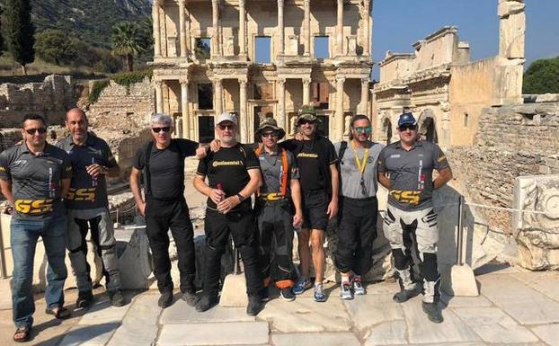 8.000 kilómetros en moto para acercar Euskadi a Moscú