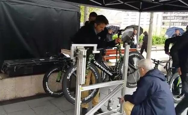 Cola en la Itzulia para medir las bicicletas