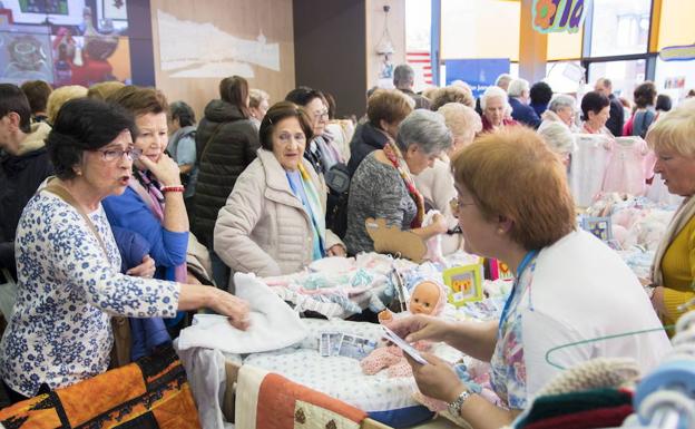 El hospital San Juan de Dios recauda más de 11.700 euros en la undécima edición de su mercado artesanal solidario