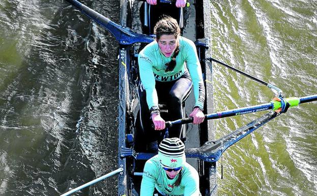 Adriana Pérez, la primera española que disputa y gana la mítica regata de Oxford-Cambridge