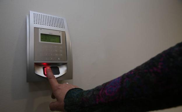 Los problemas de la nueva obligación de fichar en el trabajo