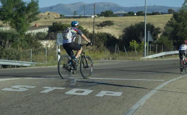 Un ciclista evacuado a Galdakao tras colisionar con un vehículo en Ispaster