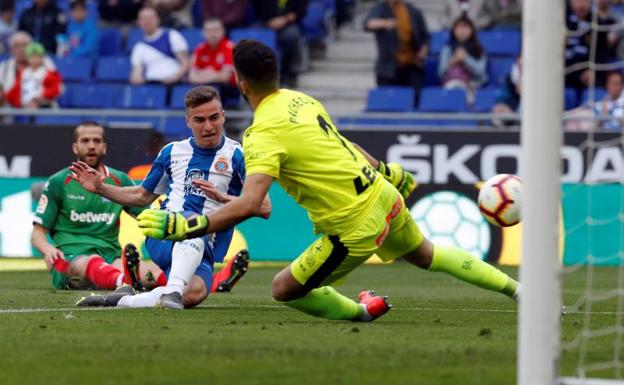 Pedrosa y Melendo impulsan al Espanyol a costa del Alavés