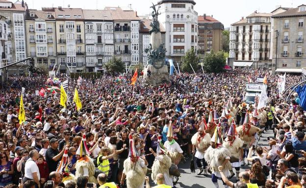 La Korrika toma el centro de Vitoria