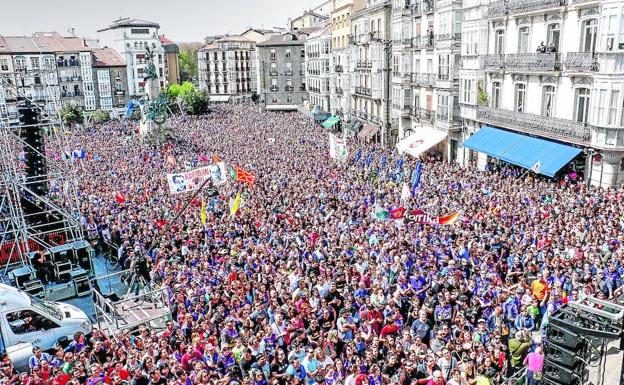 La Korrika desborda Vitoria por el euskera