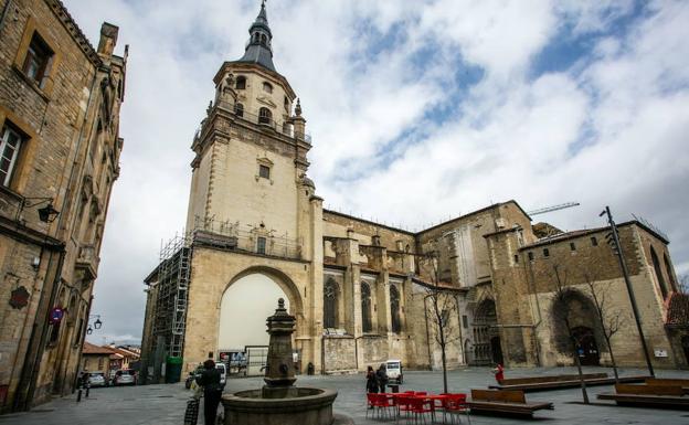 La catedral de Santa María tañe sus campanas en apoyo a Notre Dame