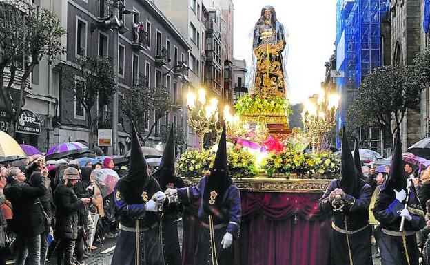 El cielo lloró con las saetas