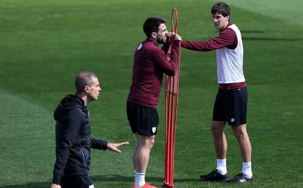 Beñat se retira lesionado, Yuri entrena e Ibai ya corre en Lezama