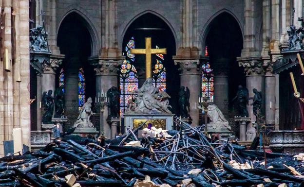 Macron promete reconstruir Notre Dame «en 5 años y hacerla más bella»