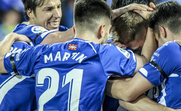 El equipo, de luto en memoria del exalbiazul fallecido Vicente Echeandía