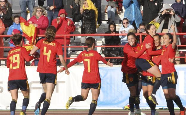 Las futbolistas se hacen un hueco en la parrilla televisiva mundial