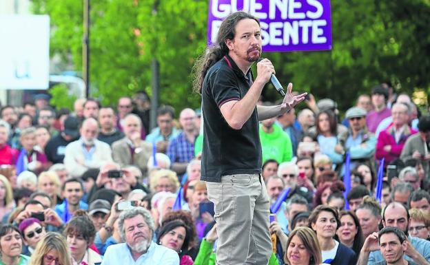 Iglesias defiende en Bilbao el derecho a decidir y el sentimiento nacional vasco