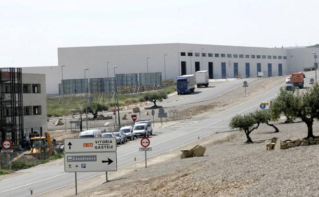 Trasladan al hospital a un peatón atropellado por un coche en Laguardia