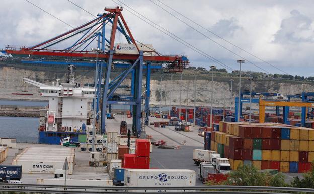 Competencia mete las gomas a los puertos