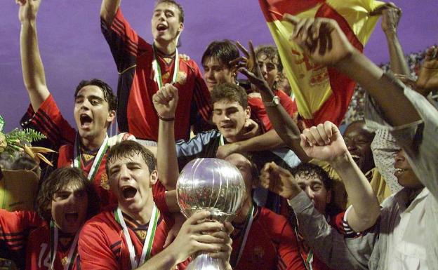 Sáez, Casillas, Xavi, Yeste... 20 años del primer título mundial del fútbol español