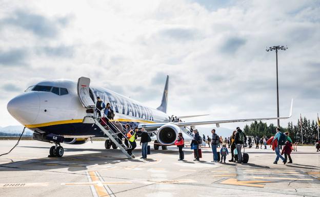 Los partidos aplauden el H-24 de Foronda y proponen que sea una base intercontinental 'low cost'