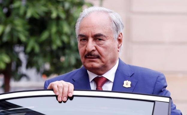 Jalifa Haftar, de incompetente a presidente