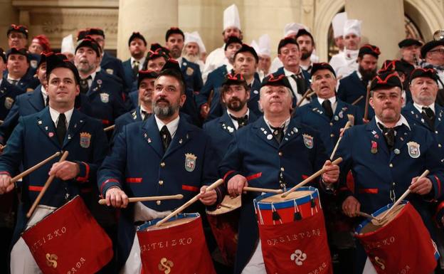 Los tambores redoblan por Txapi en su despedida