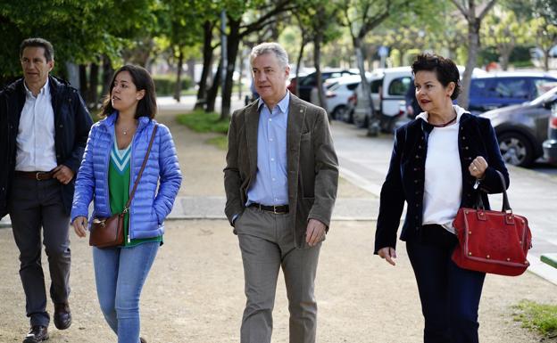 Los políticos vascos animan a participar