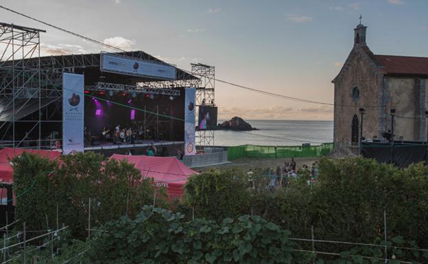 Las limitaciones de Costas llevan el festival de Mundaka a Bermeo